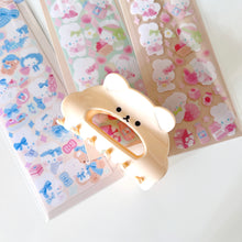 Load image into Gallery viewer, Cream Bear Claw Clip
